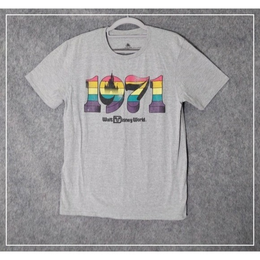 Walt Disney World Park Shirt M 1971 Castle Retro Nostalgic Pride Short Sleeve‎